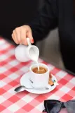 Кофе с молоком и сахаром