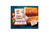 Fish fillet with garlic sauce in crispy coating